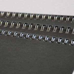 Halbverdeckte Wire-O-Bindung Halbverdeckte Wire-O-Bindung