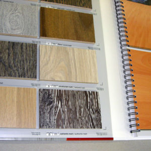 Handarbeit - Holzmuster einkleben