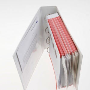 Katalog in Ring-Ordner Katalog in Ring-Ordner mit Einstecktasche und Registerstanzung