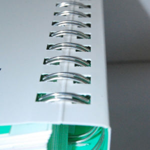 Softcover-Buch Softcover mit halbverdeckter Bindung auf U4