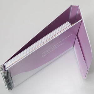 Buch mit Cover und Magnetverschluss