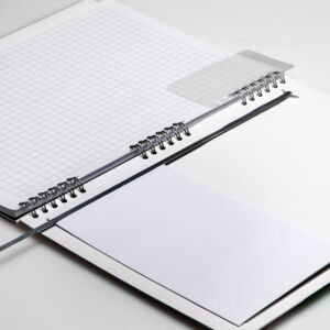 Notizbuch mit Skip Bindung - erweitert mit einem Einmerkband, Notizbuch mit Skip Bindung - erweitert mit einem Einmerkband, herausnehmbaren Lesezeichen aus Pri-Plak und Froschtasche