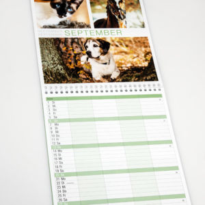 Wandkalender mit Klappfälzel, gebunden mit einer Ring-Wire-Bindung und Aufhängloch